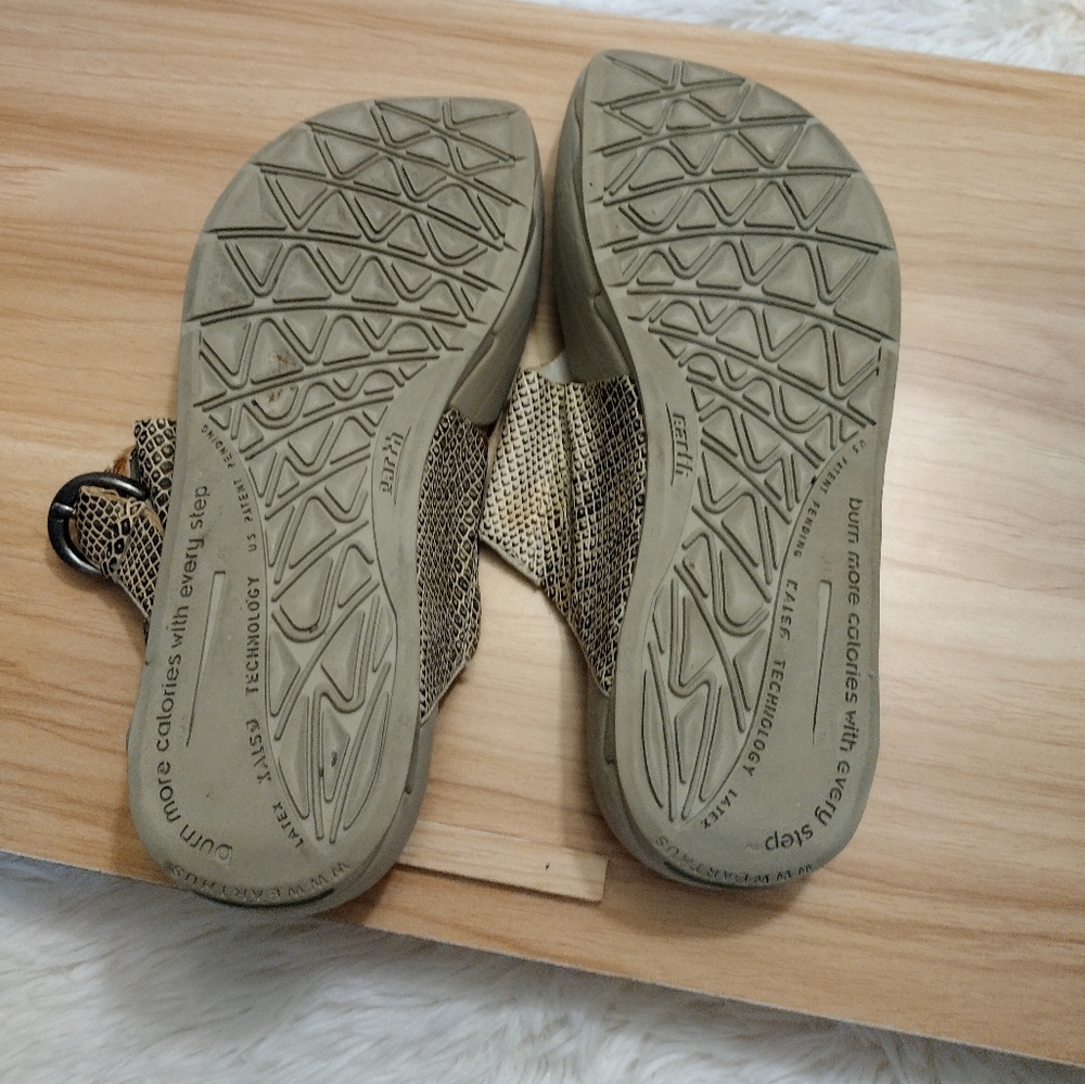 Earth Comfort Fit Snake print/Stones Women's Sandals Size 7 - Picture 5 of 7